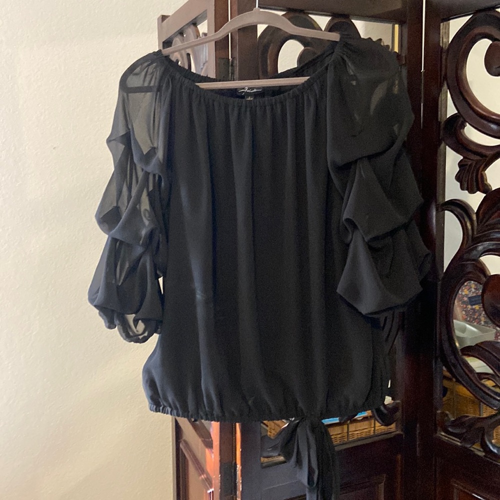 Beautiful size large tie waste blouse!